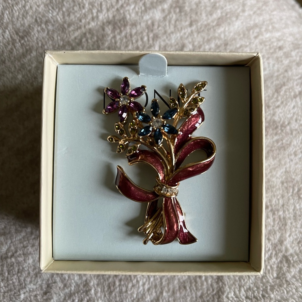 Elegant Gold and Pink Floral Brooch